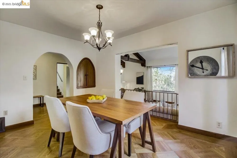 882 Alma Pl Oakland, CA 94610