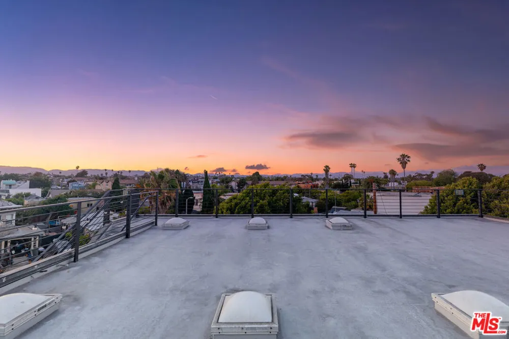 1113 ELECTRIC AVENUE #1 Venice, CA 90291