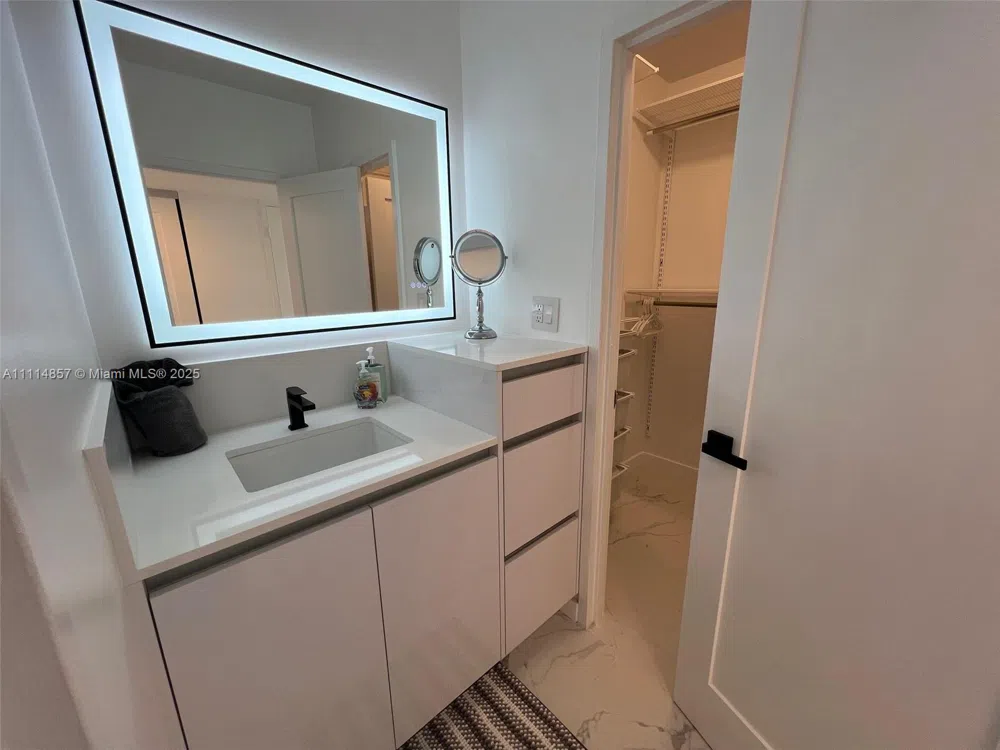 100 Lincoln Rd #1207 Miami Beach, FL 33139