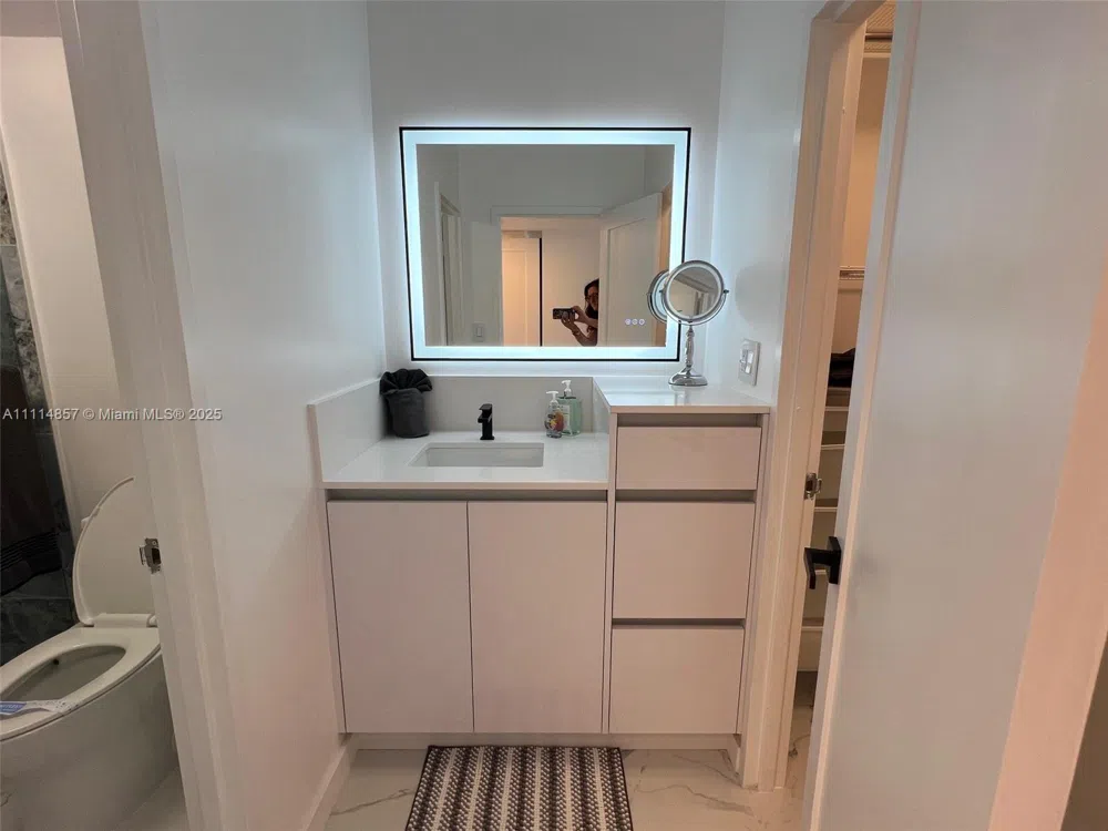 100 Lincoln Rd #1207 Miami Beach, FL 33139
