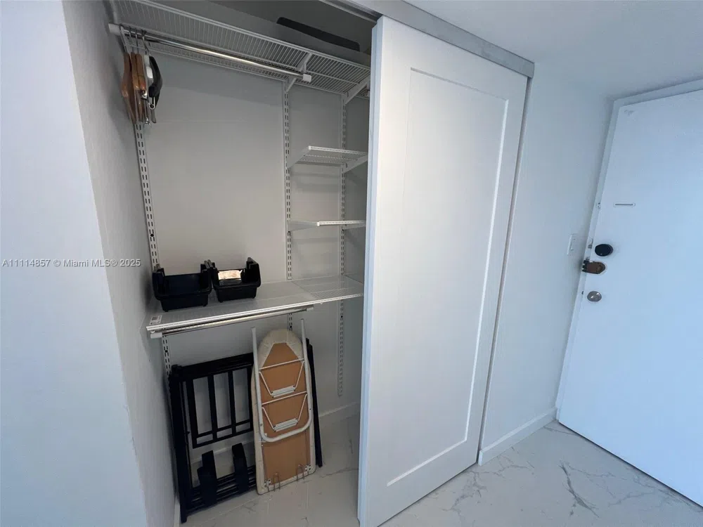100 Lincoln Rd #1207 Miami Beach, FL 33139