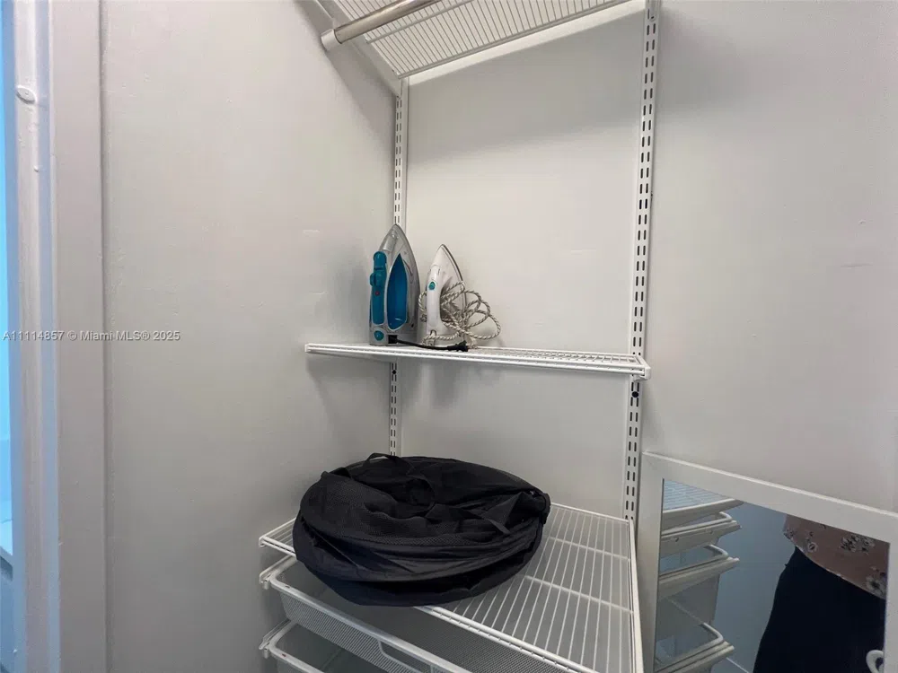 100 Lincoln Rd #1207 Miami Beach, FL 33139