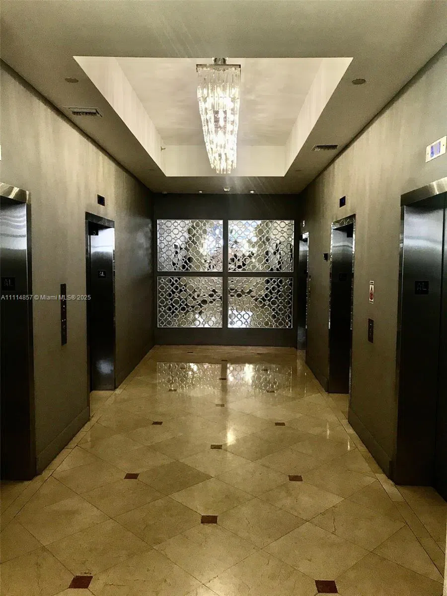 100 Lincoln Rd #1207 Miami Beach, FL 33139