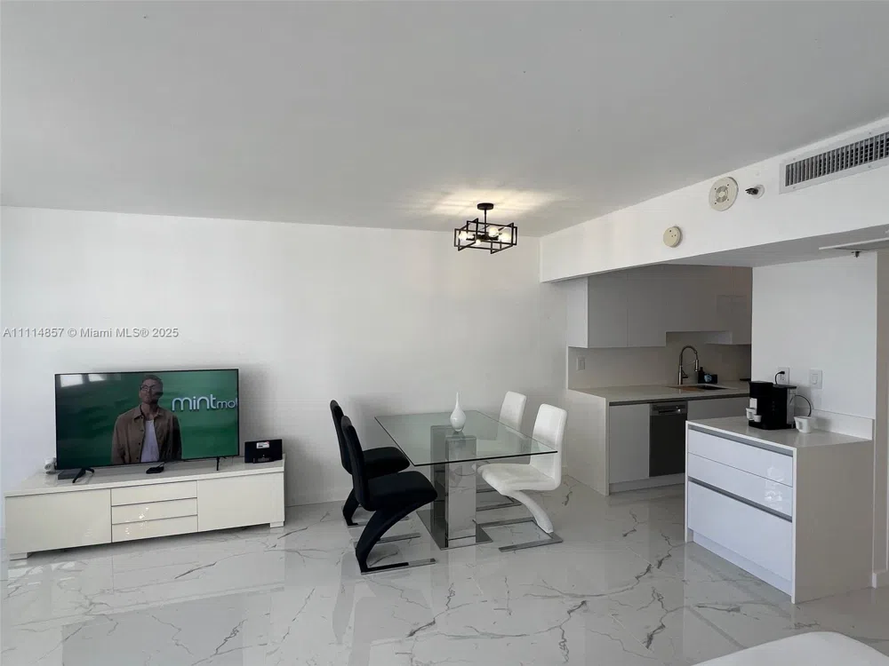 100 Lincoln Rd #1207 Miami Beach, FL 33139