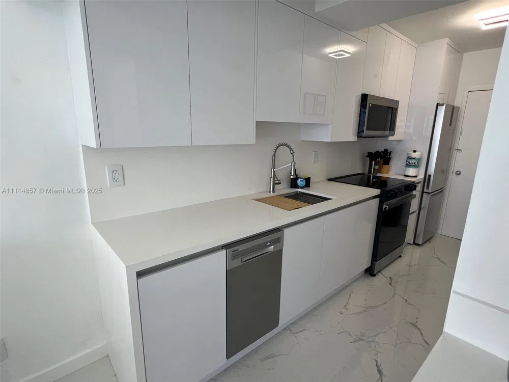 100 Lincoln Rd #1207 Miami Beach, FL 33139