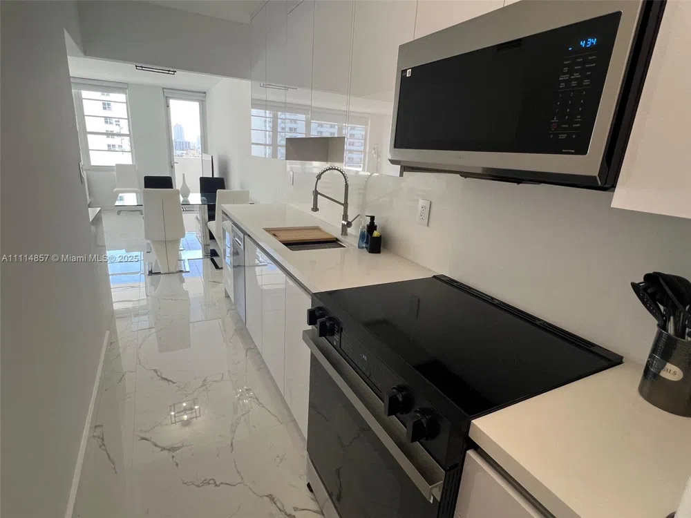 100 Lincoln Rd #1207 Miami Beach, FL 33139