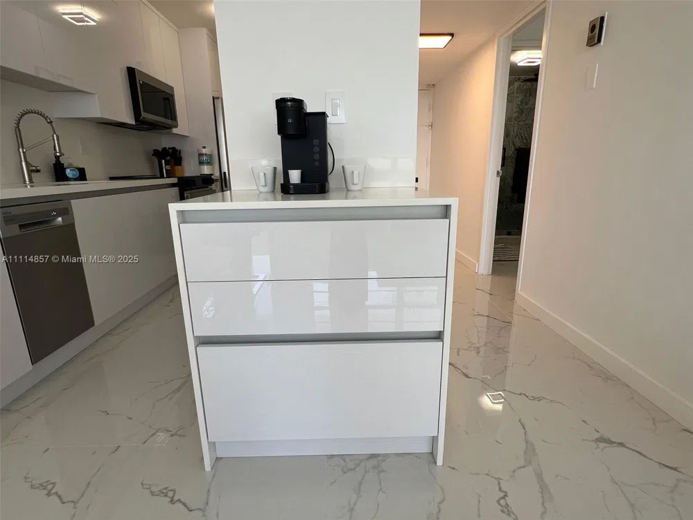 100 Lincoln Rd #1207 Miami Beach, FL 33139