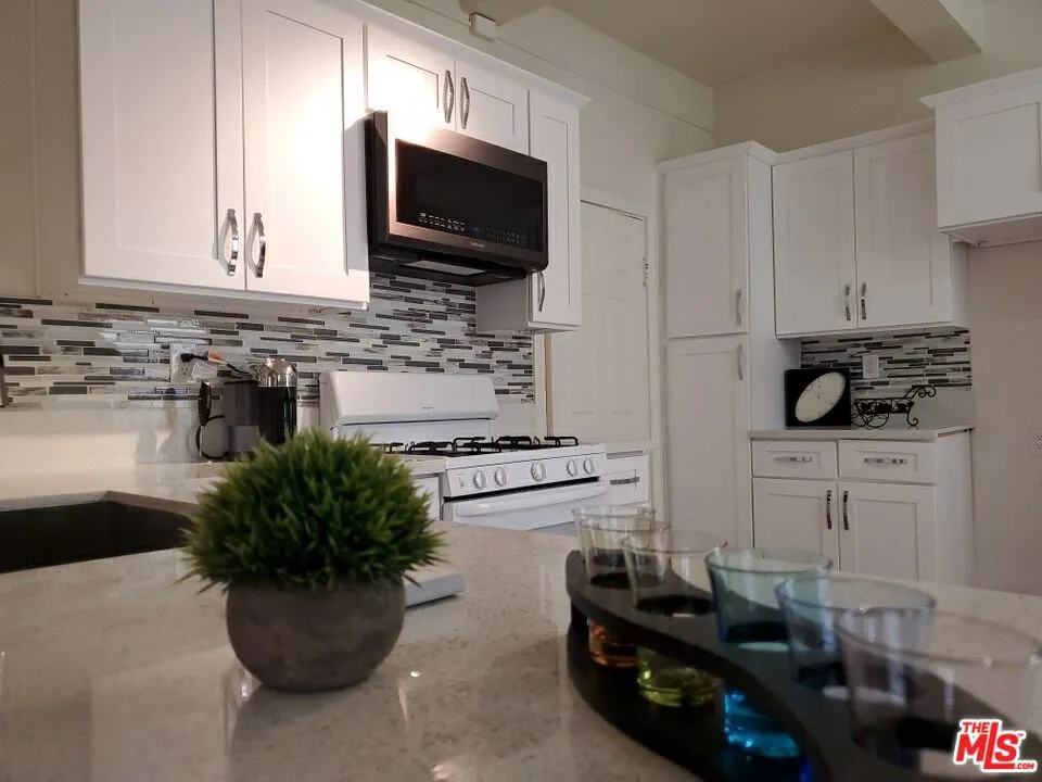 1214 S NORTON AVENUE ##2 Los Angeles, CA 90019