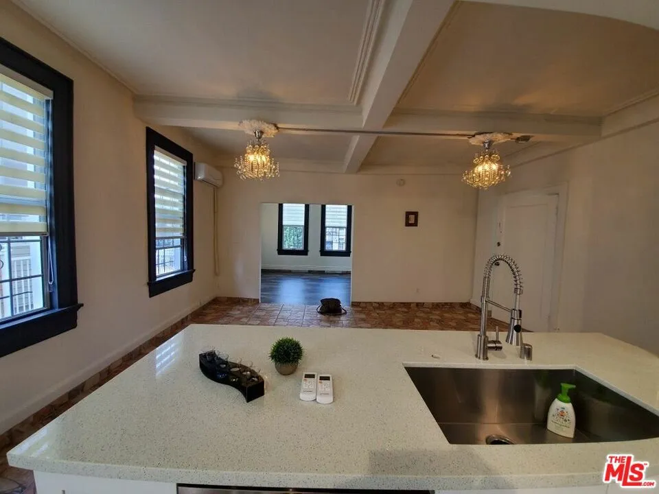1214 S NORTON AVENUE ##2 Los Angeles, CA 90019