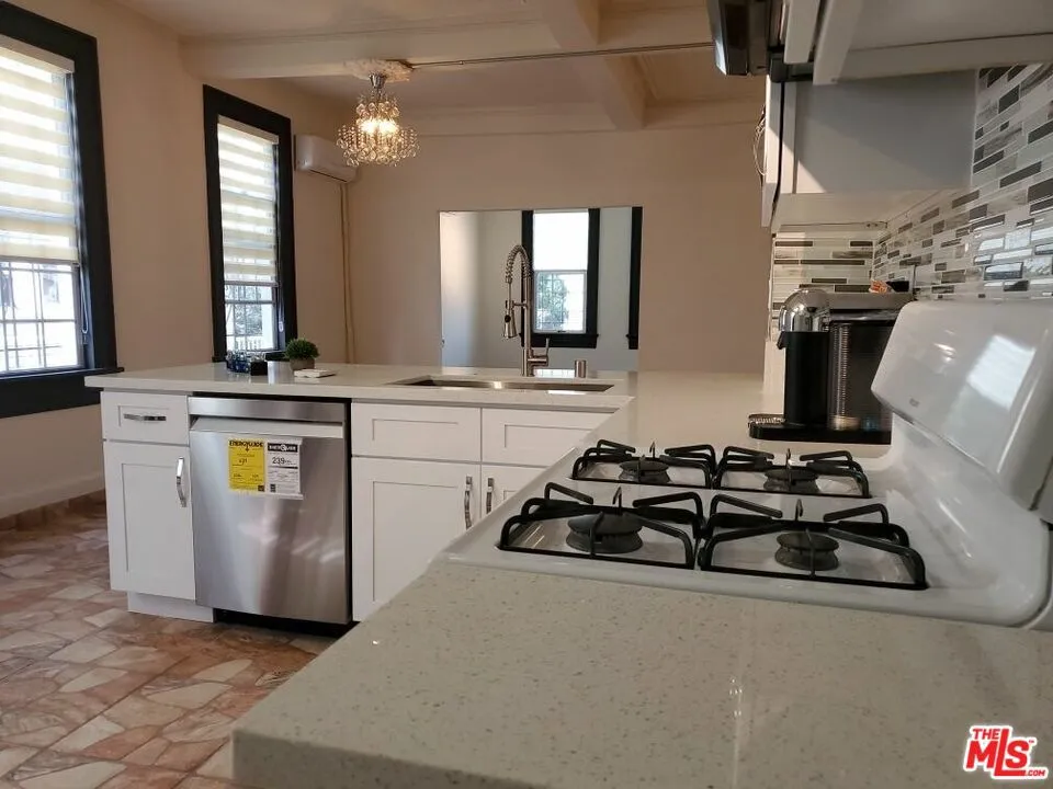1214 S NORTON AVENUE ##2 Los Angeles, CA 90019
