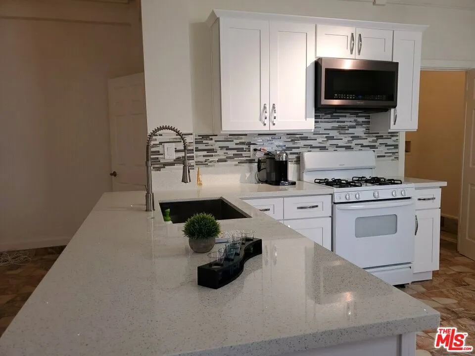 1214 S NORTON AVENUE ##2 Los Angeles, CA 90019
