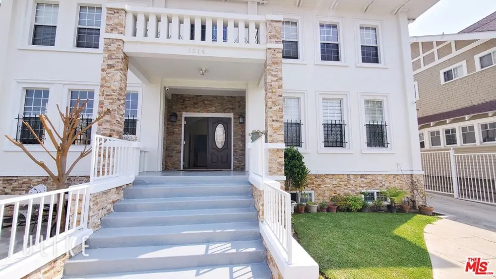 1214 S NORTON AVENUE ##2 Los Angeles, CA 90019