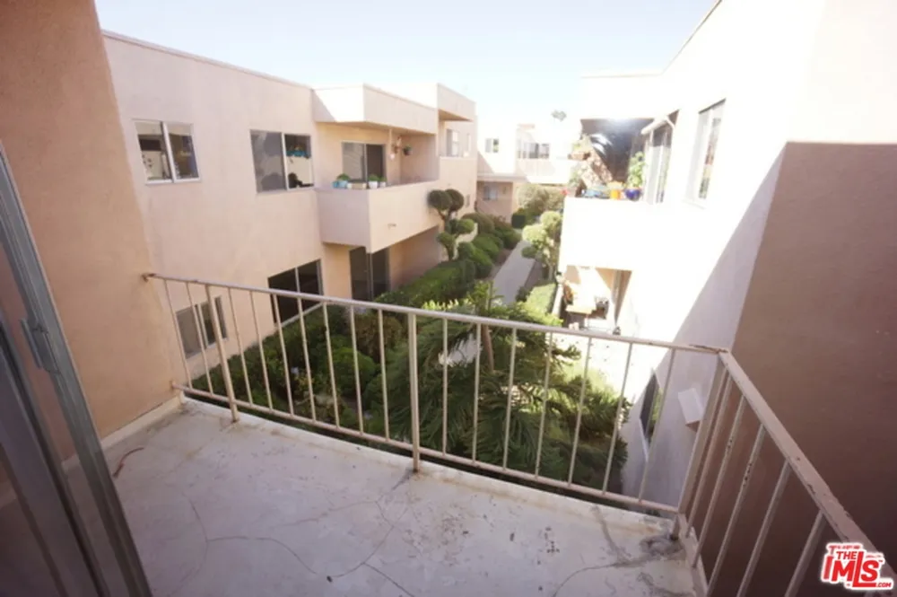 1538 STANFORD STREET #14 Santa Monica, CA 90404