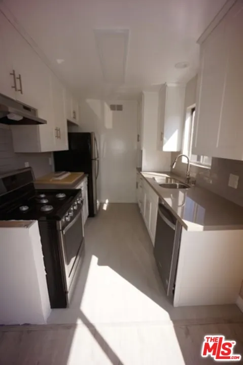 1538 STANFORD STREET #14 Santa Monica, CA 90404