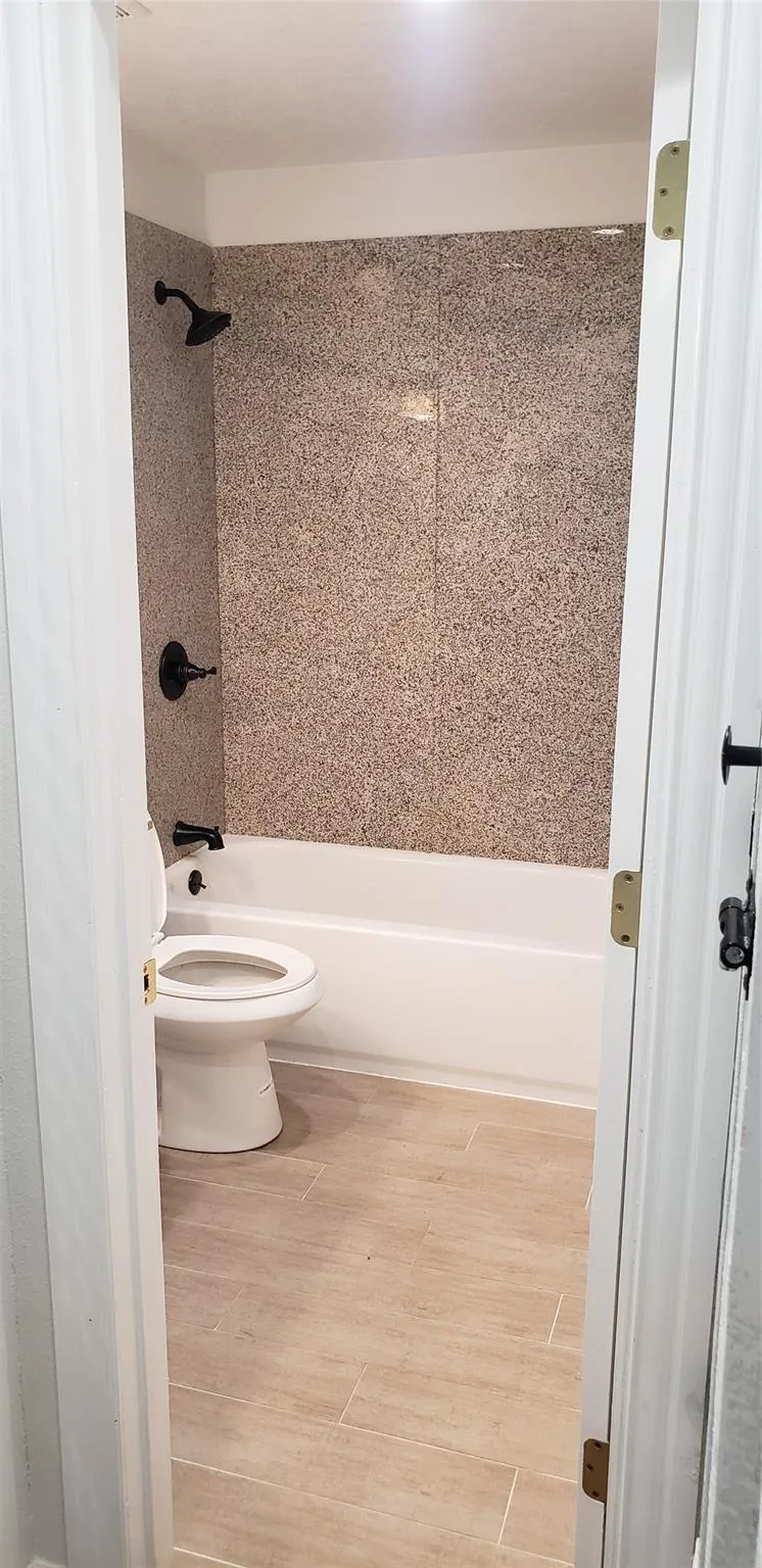 5047 Wood Loop Conroe, TX 77306
