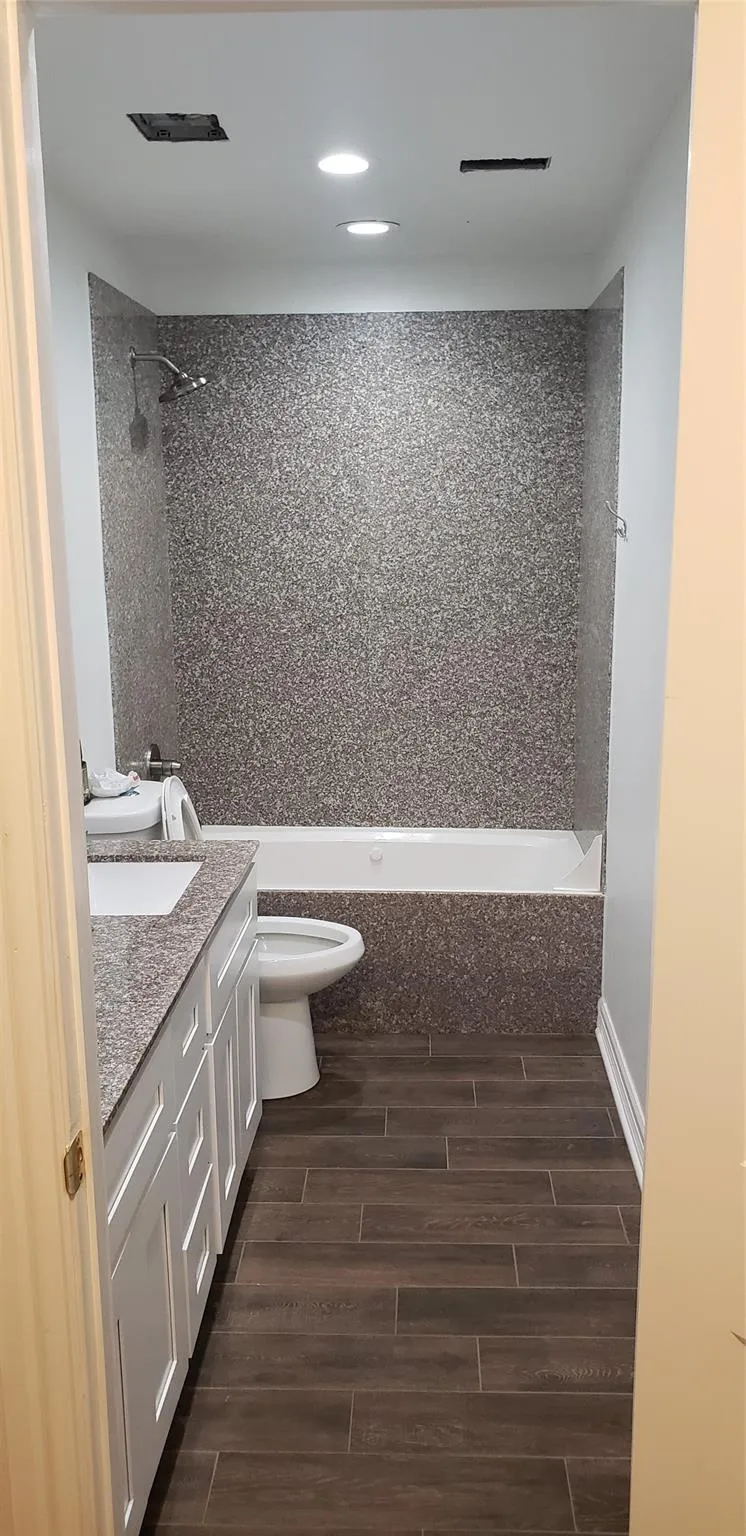 5047 Wood Loop Conroe, TX 77306