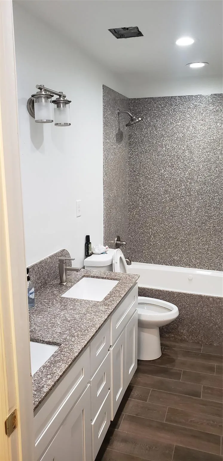 5047 Wood Loop Conroe, TX 77306