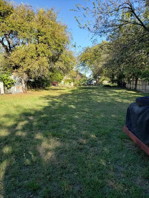 1226 E James Street Cleburne, TX 76031
