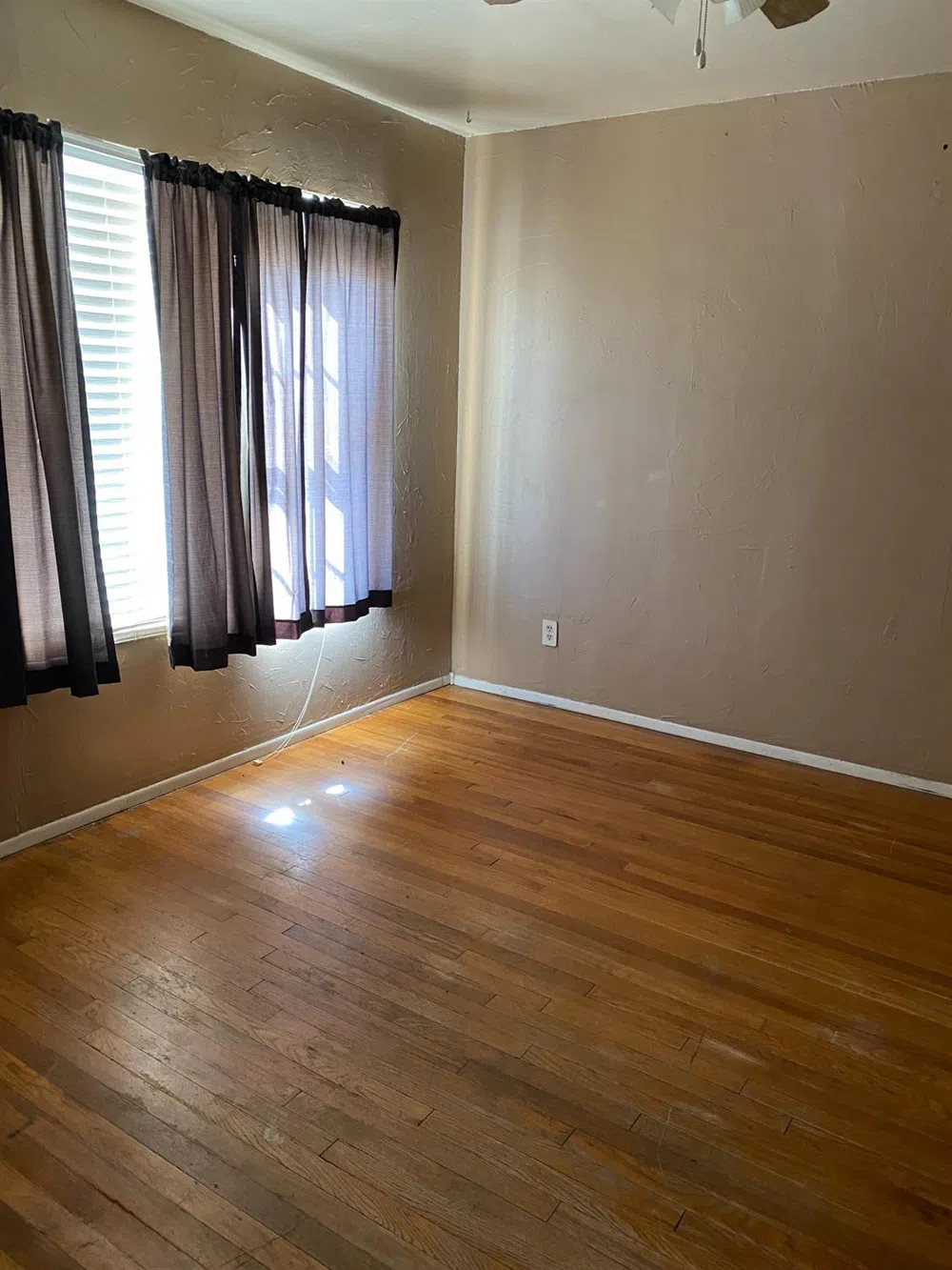 914 Texas Avenue Sundown, TX 79372