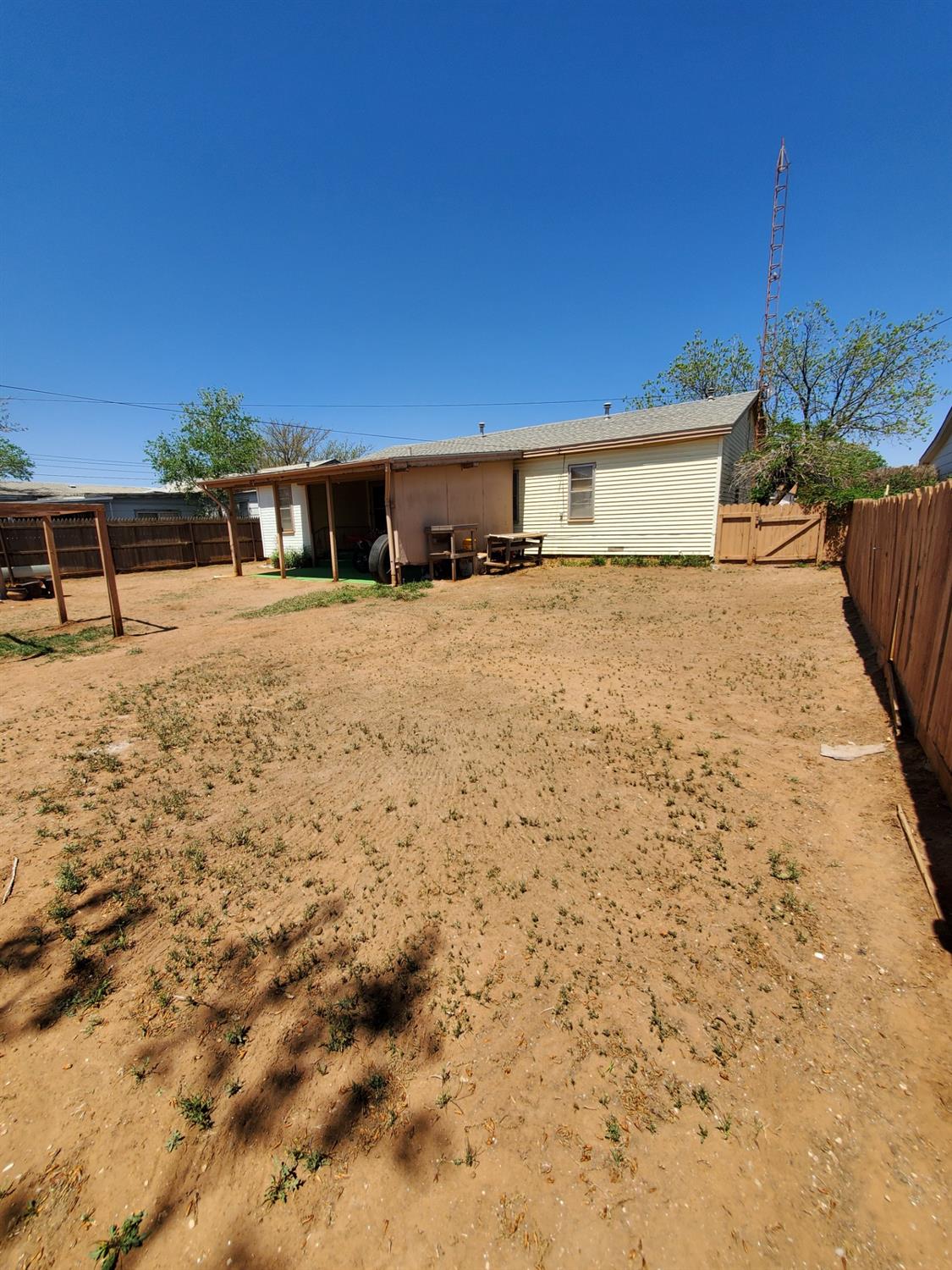 1707 N 12th Lamesa, TX 79331