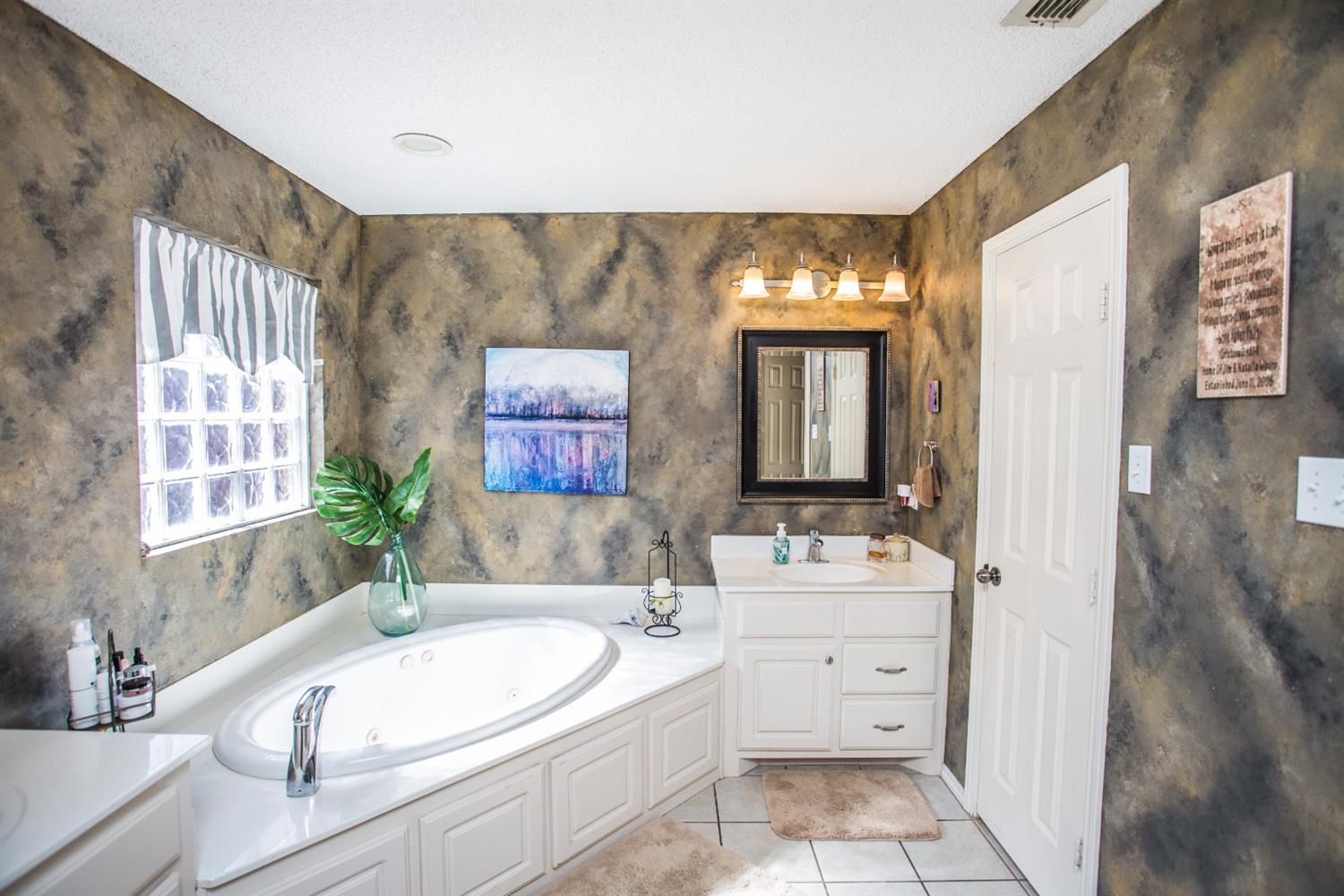 528 Ave S Lubbock, TX 79363