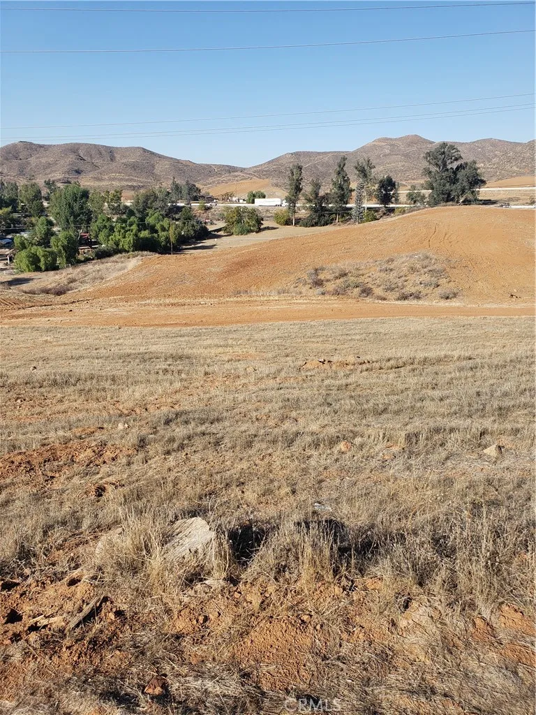14 E Franklin Lake Elsinore, CA 92530