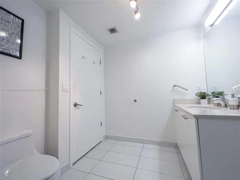 3250 NE 1st Ave #708 Miami, FL 33137