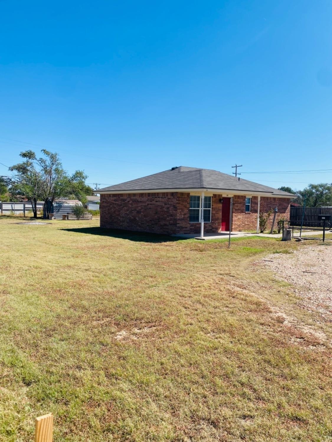 207 Madison Lorenzo, TX 79343