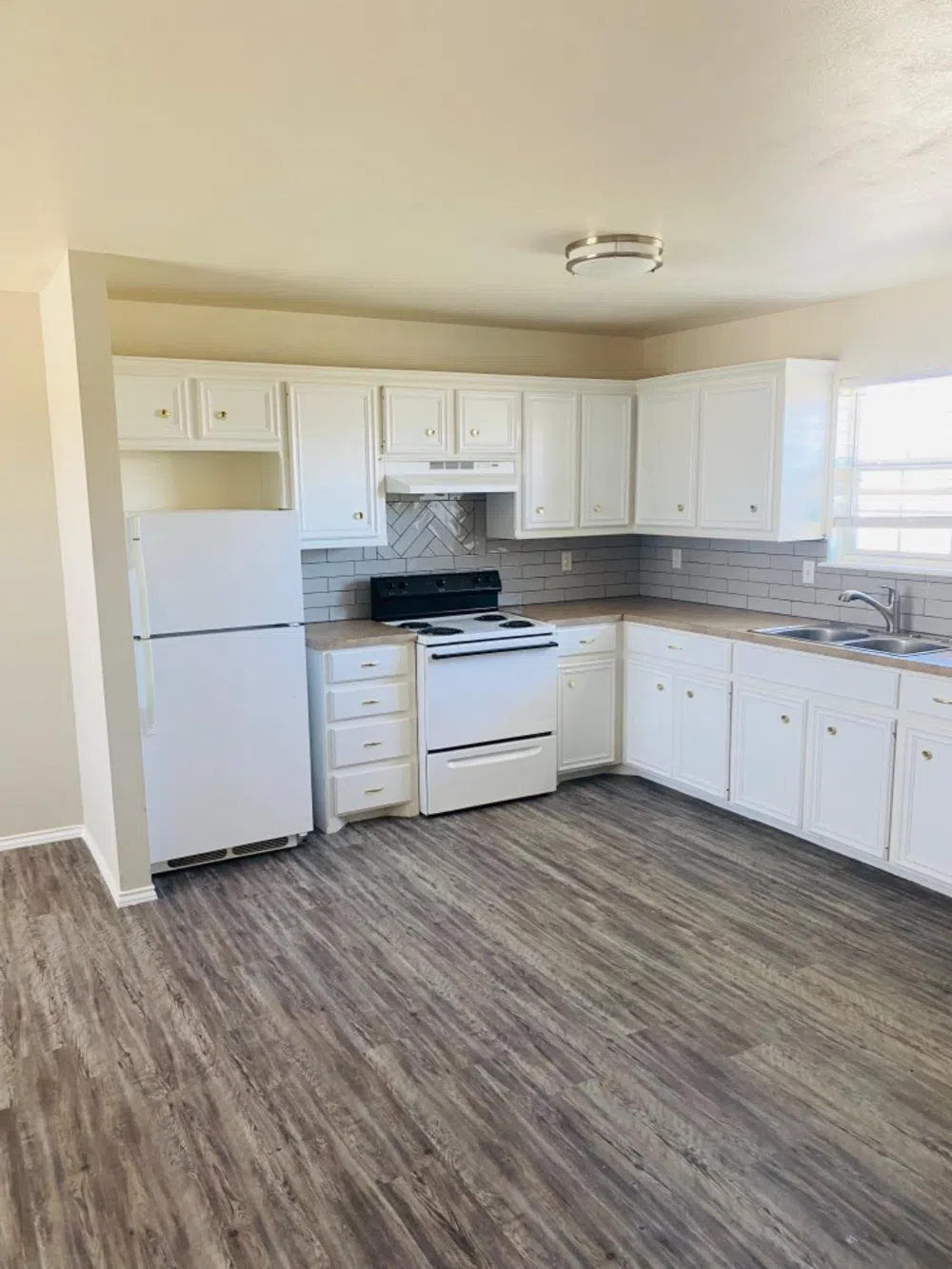 207 Madison Lorenzo, TX 79343