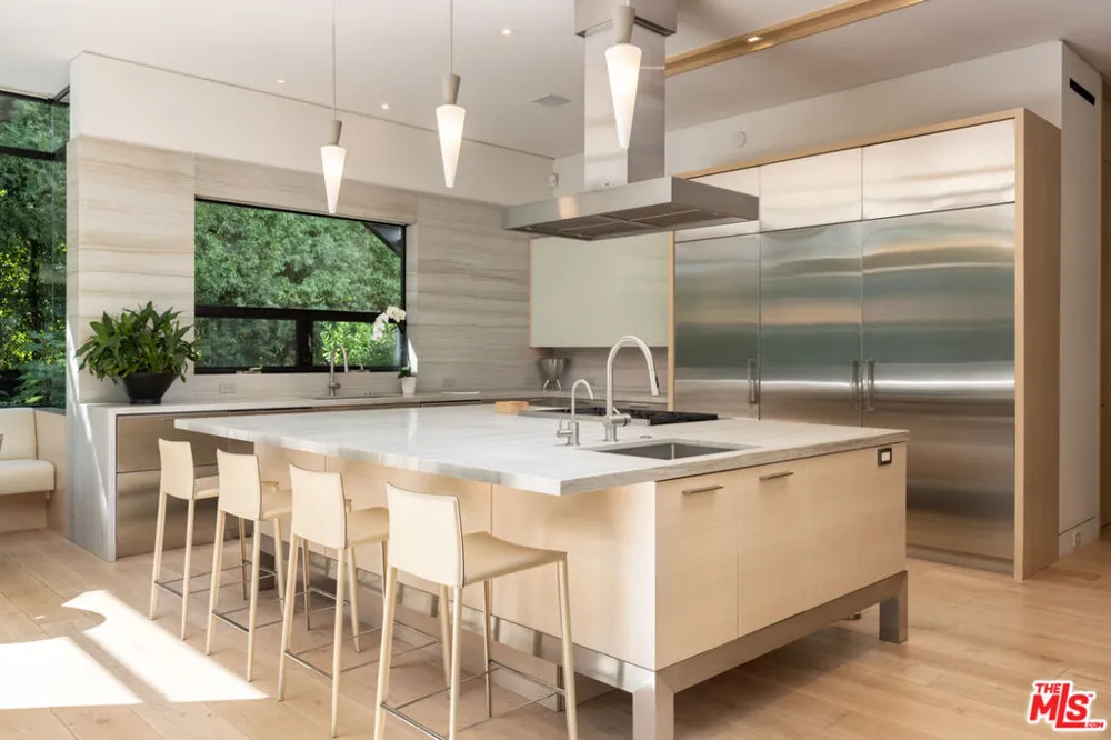 814 Toulon Drive Pacific Palisades, CA 90272