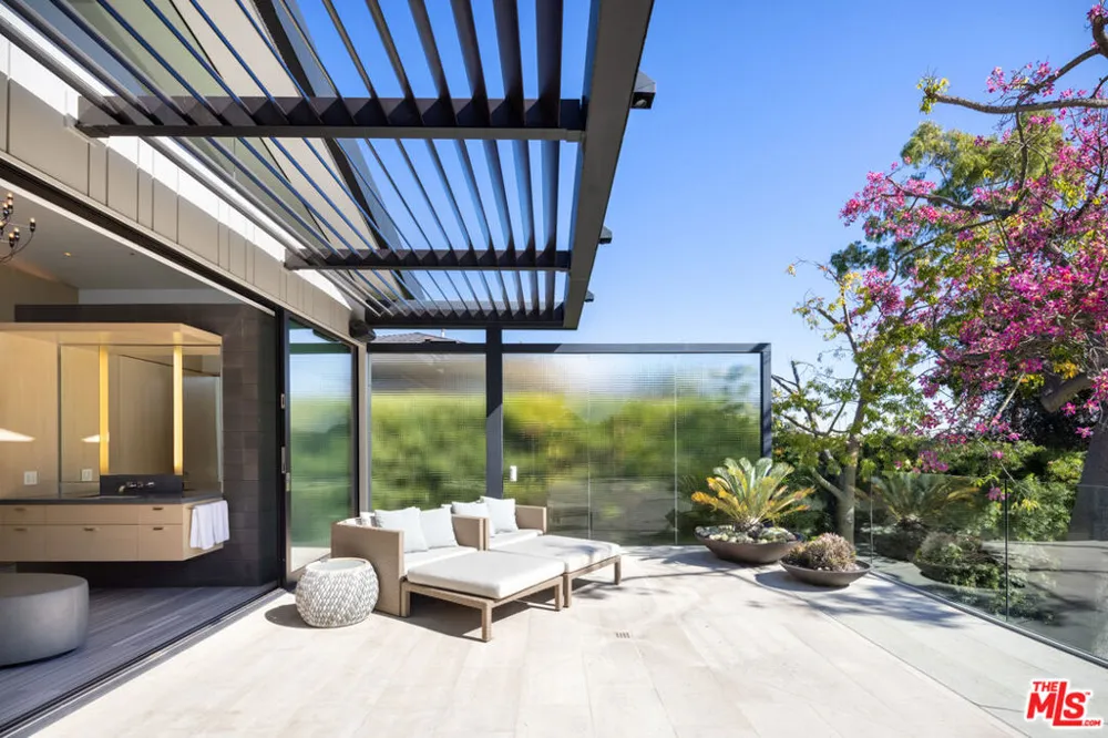 814 Toulon Drive Pacific Palisades, CA 90272