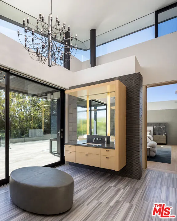 814 Toulon Drive Pacific Palisades, CA 90272