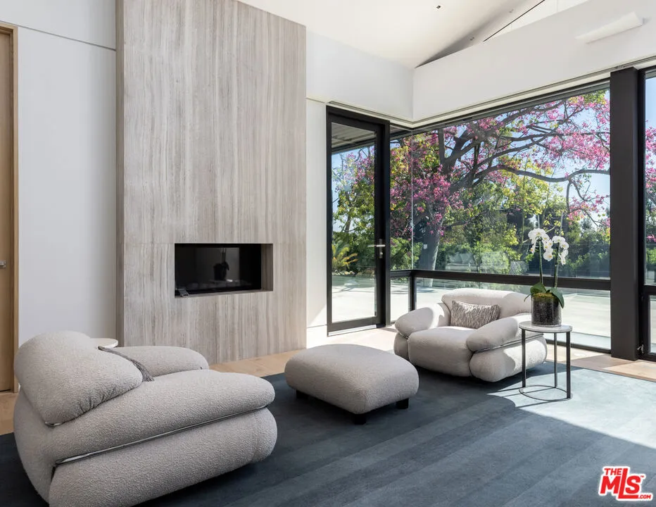 814 Toulon Drive Pacific Palisades, CA 90272