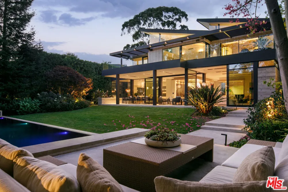 814 Toulon Drive Pacific Palisades, CA 90272