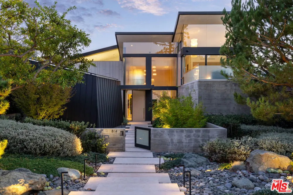 814 Toulon Drive Pacific Palisades, CA 90272