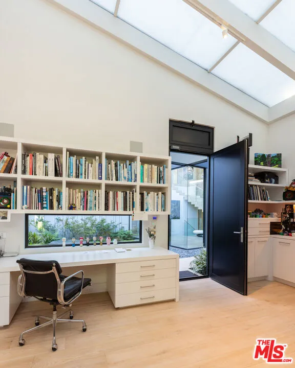 814 Toulon Drive Pacific Palisades, CA 90272