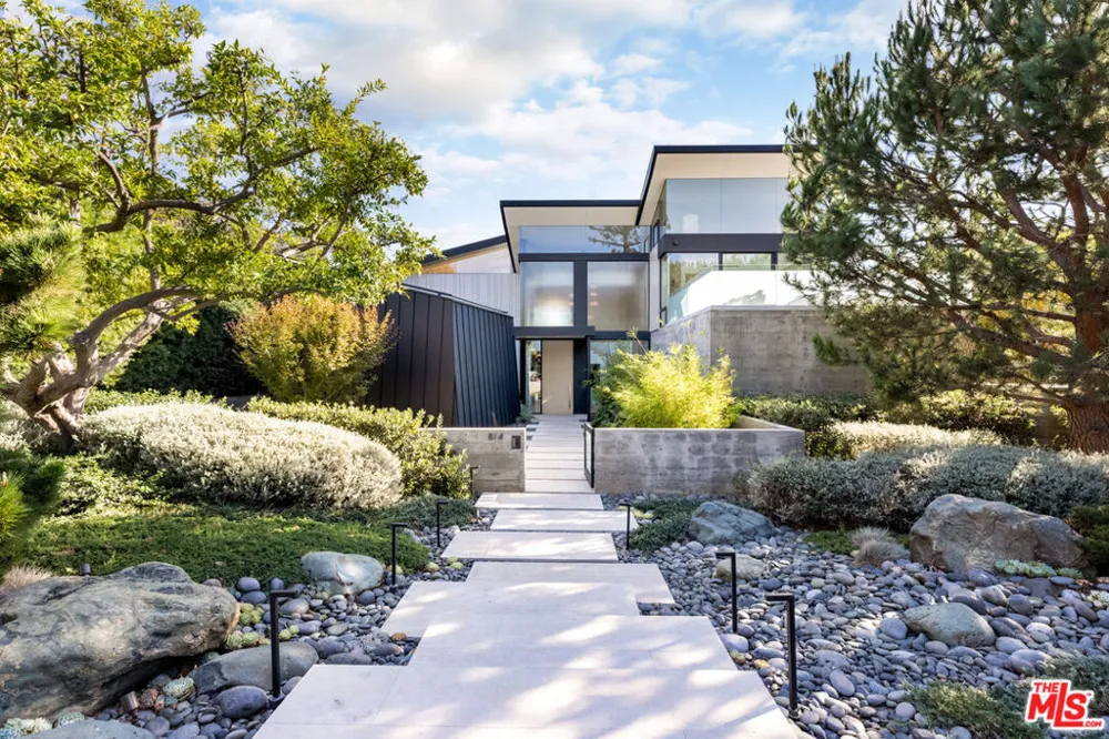 814 Toulon Drive Pacific Palisades, CA 90272