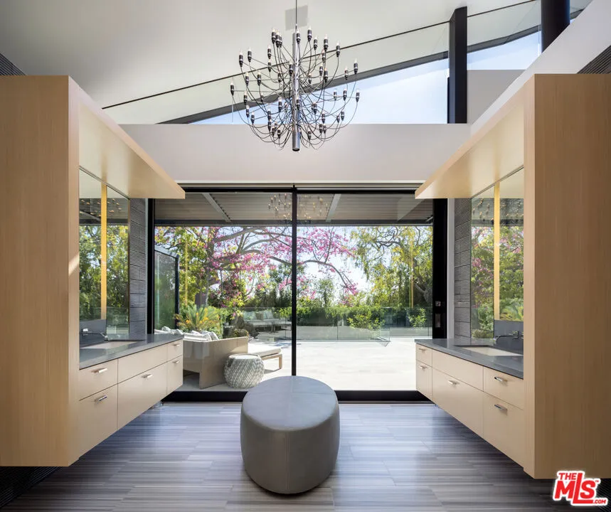 814 Toulon Drive Pacific Palisades, CA 90272