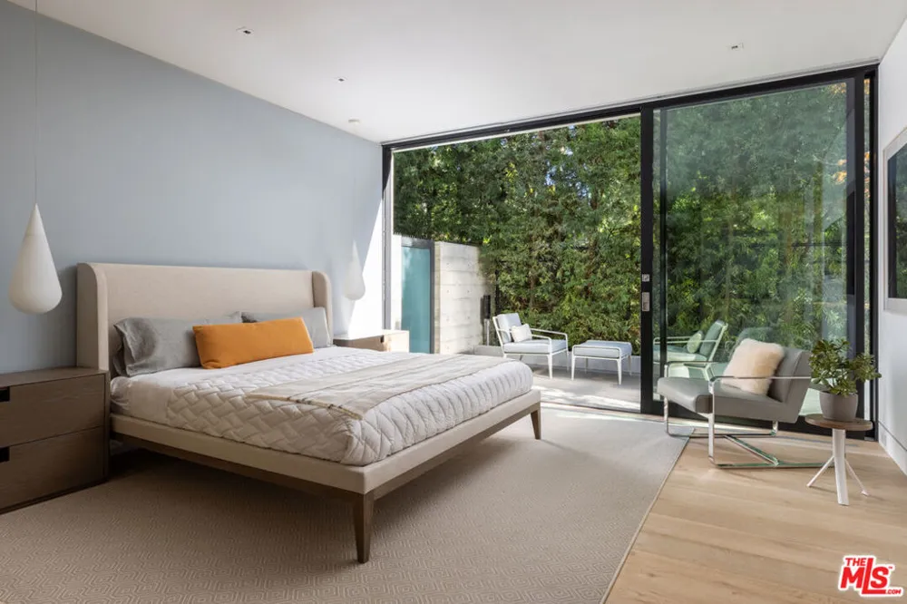 814 Toulon Drive Pacific Palisades, CA 90272