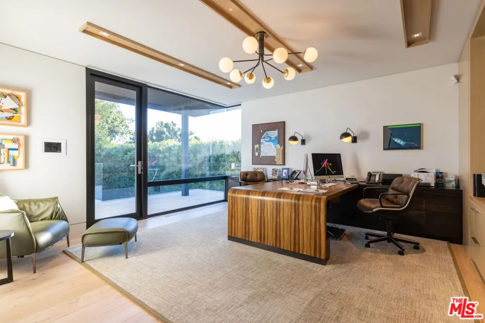 814 Toulon Drive Pacific Palisades, CA 90272