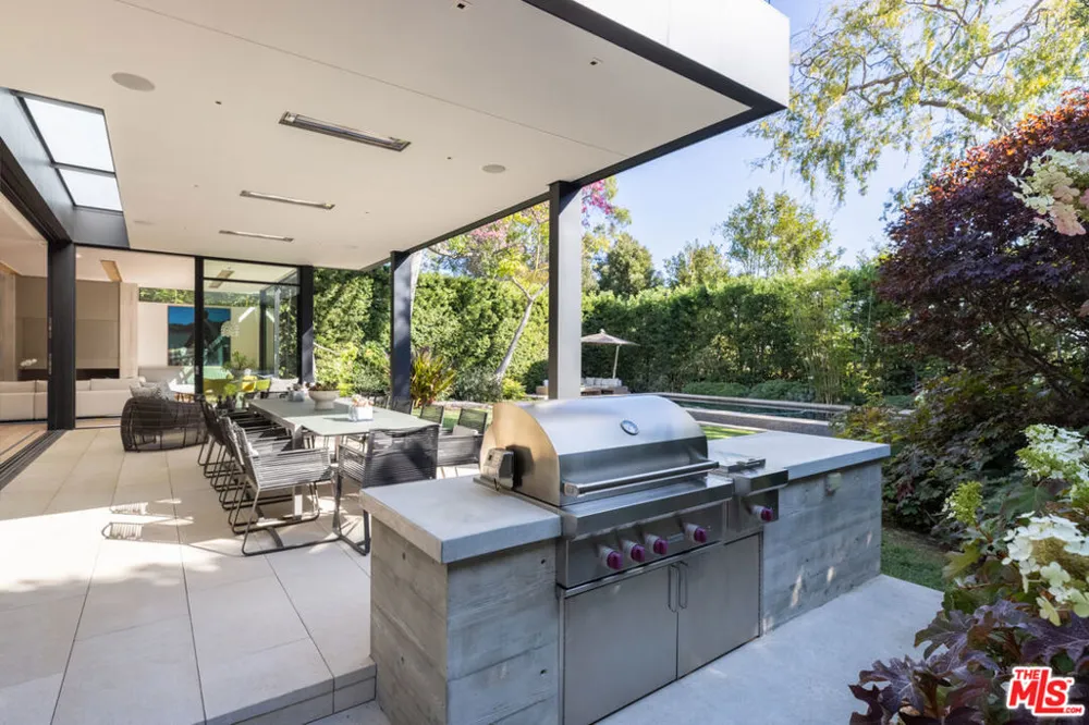 814 Toulon Drive Pacific Palisades, CA 90272
