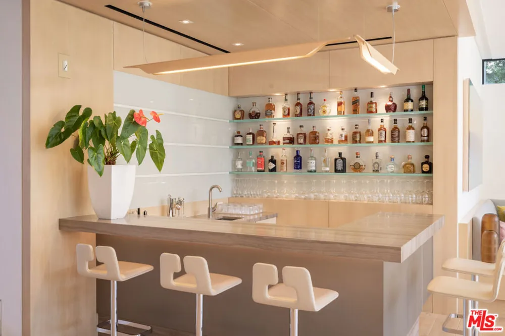 814 Toulon Drive Pacific Palisades, CA 90272