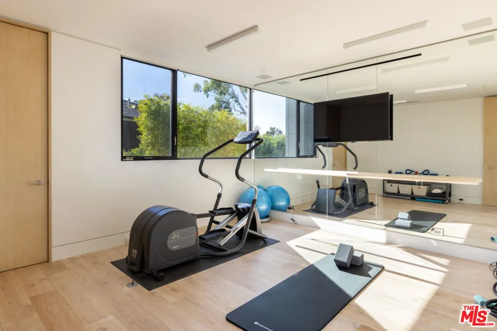 814 Toulon Drive Pacific Palisades, CA 90272