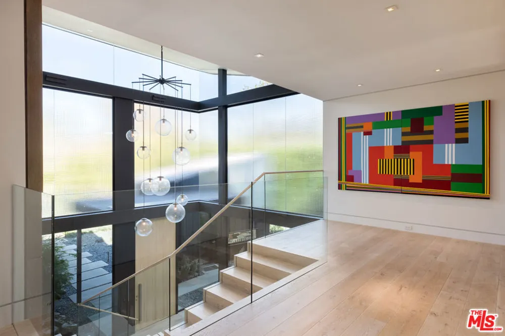814 Toulon Drive Pacific Palisades, CA 90272