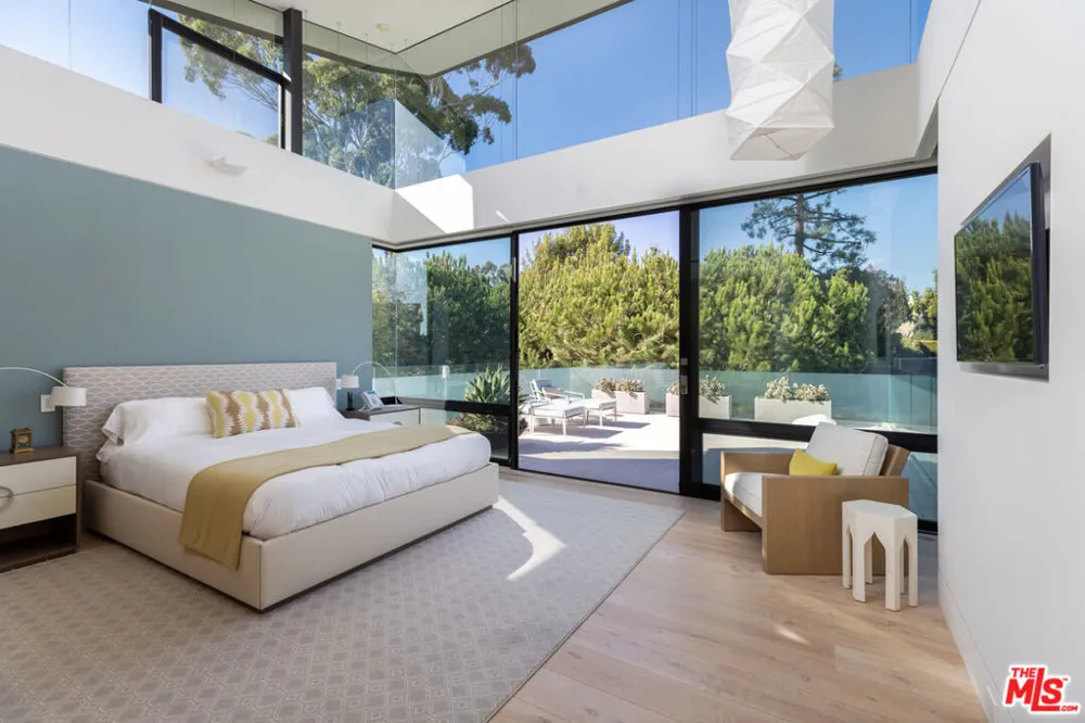 814 Toulon Drive Pacific Palisades, CA 90272