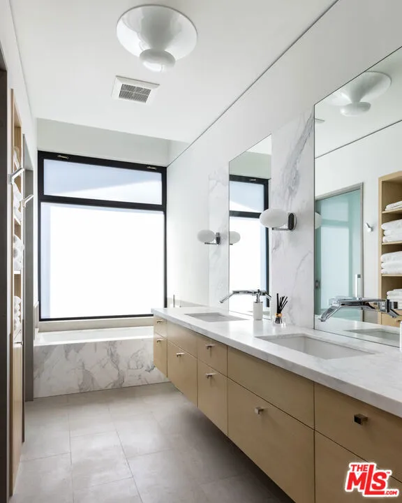 814 Toulon Drive Pacific Palisades, CA 90272