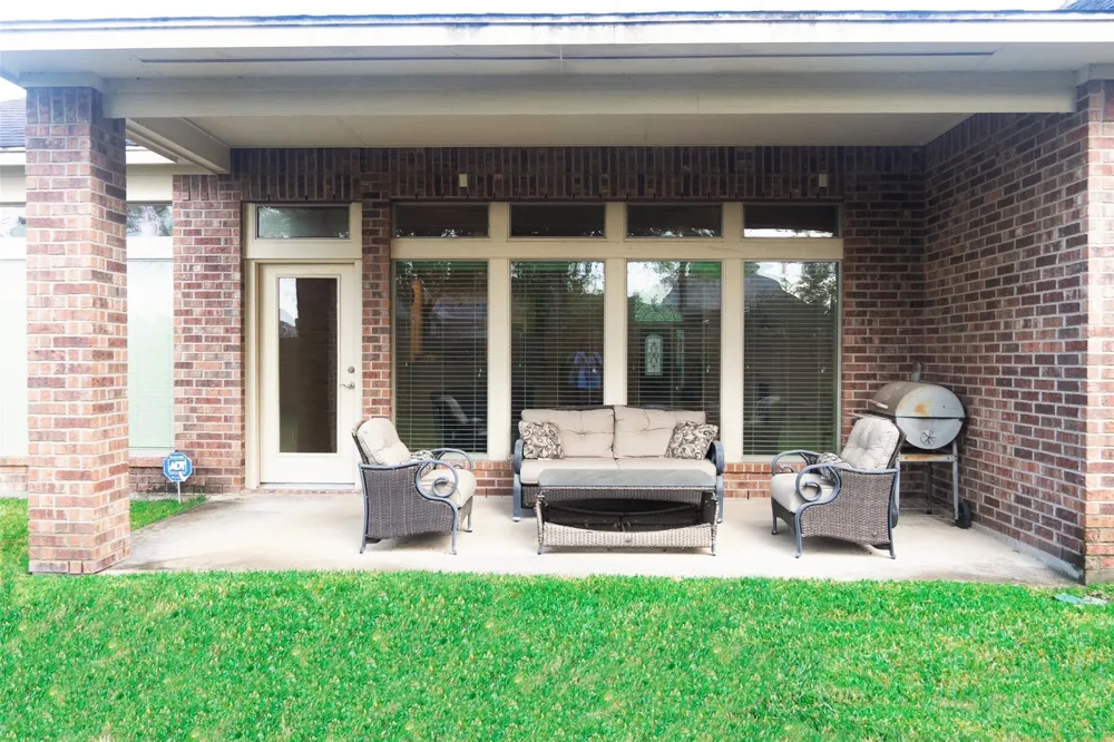 13804 Lakewater Drive Pearland, TX 77584