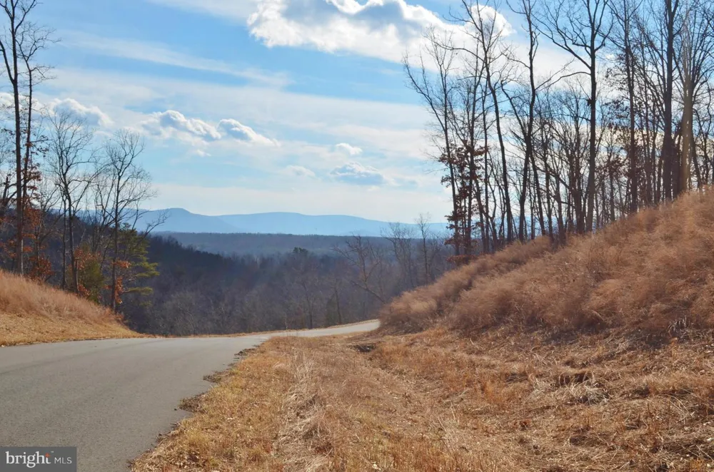 COMFORTER LANE Middletown, VA 22645