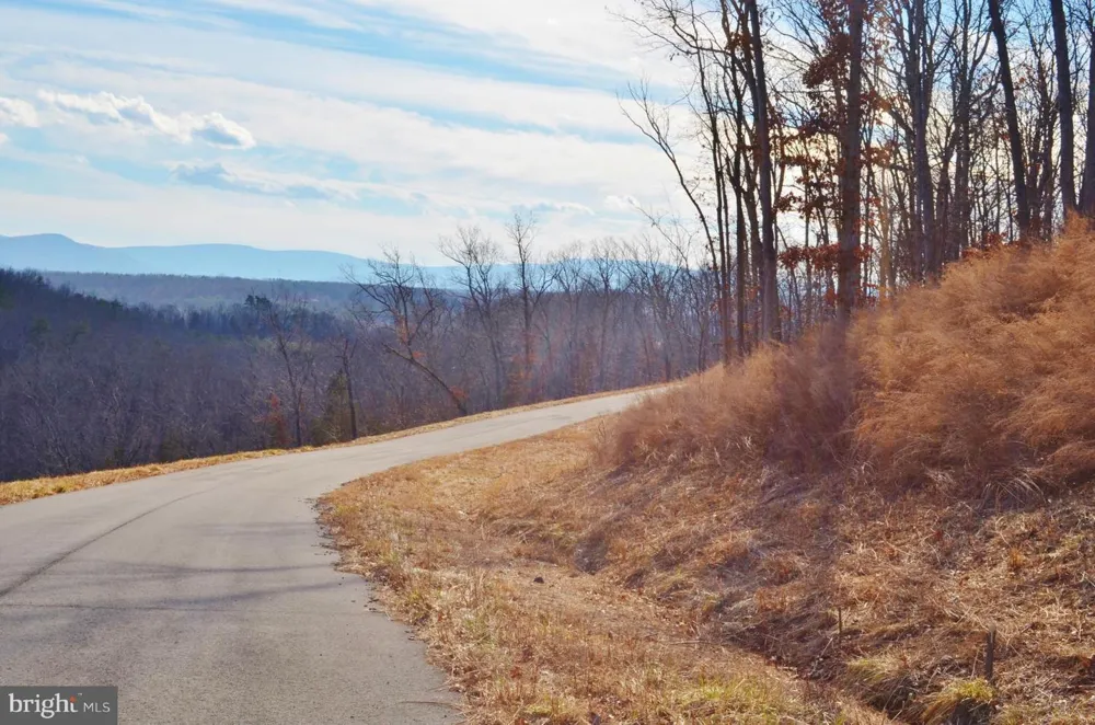 COMFORTER LANE Middletown, VA 22645