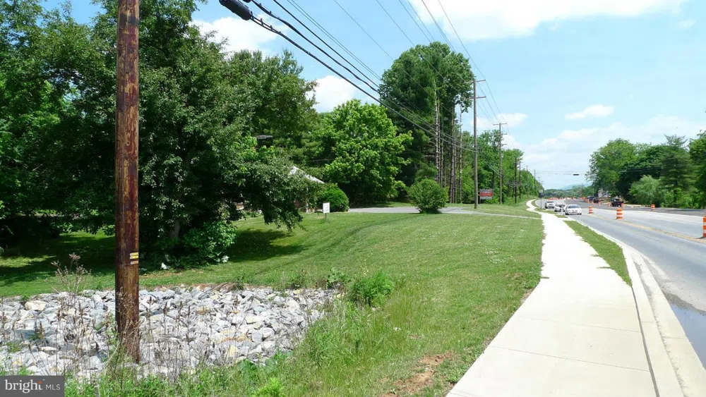 11302 ROBINWOOD DRIVE Hagerstown, MD 21742